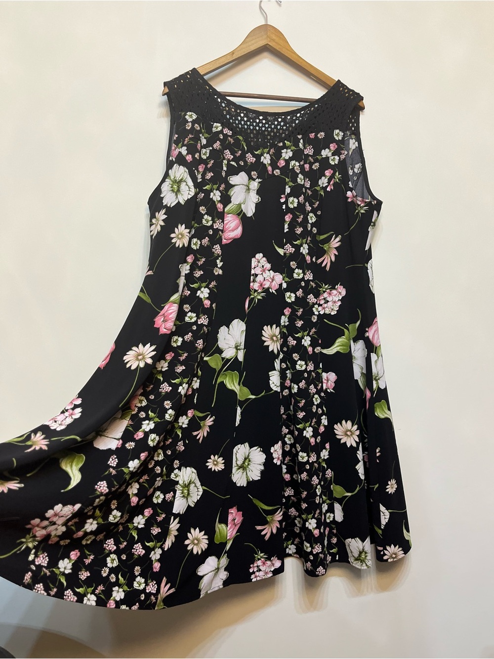 Black Floral Sleeveless Casual Swing Dress - Pink & White Blooms